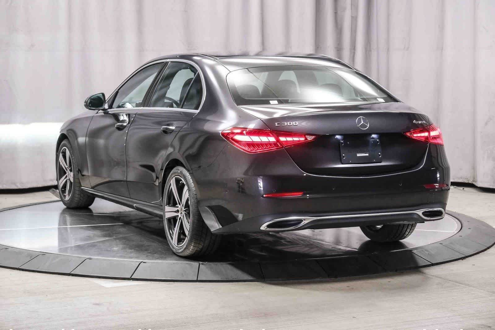 Nuevo Mercedes-Benz C 300 2026 en color gris grafito metalizado, imagen 2