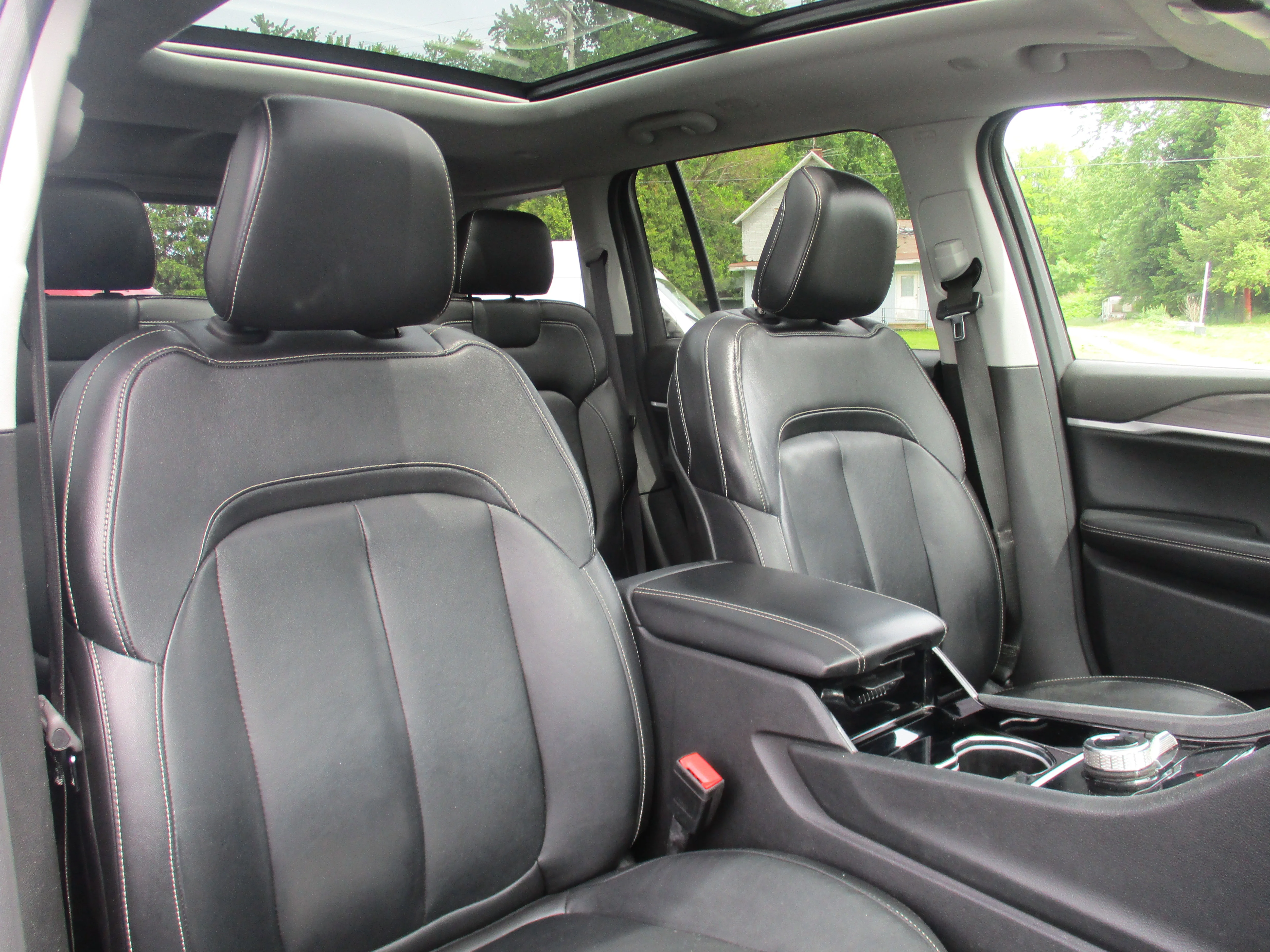 Certified Used 2022 Diamond Black Crystal Pearlcoat Jeep Limited image 39