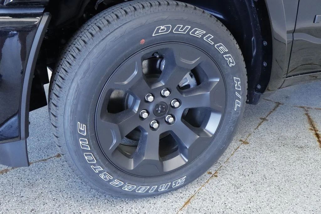 New 2026 Diamond Black Crystal Pearl-Coat Exterior Paint Ram Big Horn/Lone Star image 15