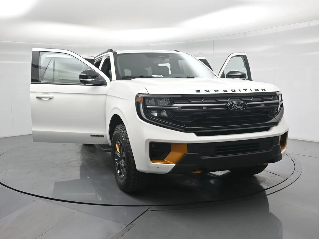 New 2026 Star White Metallic Tri-Coat Ford Tremor image 30