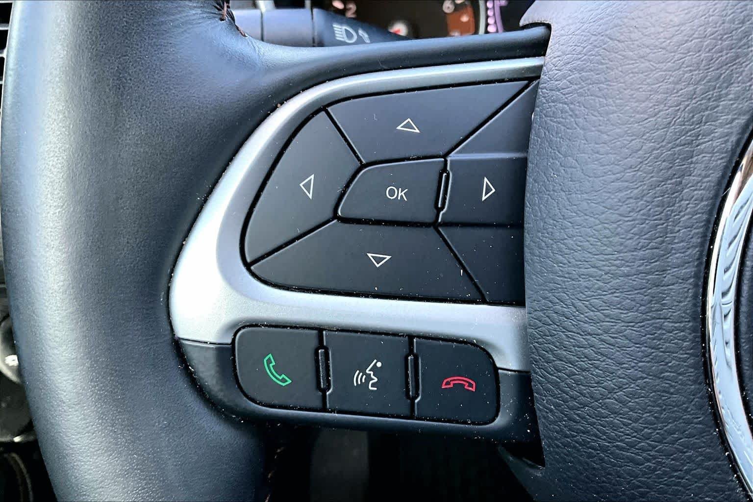 Used 2018 Redline Pearlcoat Jeep Latitude image 20