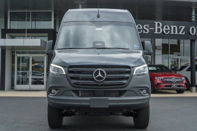 New 2026  Mercedes-Benz Crew 144 WB image 2
