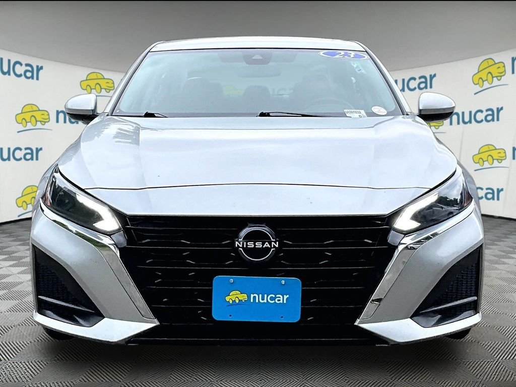 Used 2023 Silver Nissan 2.5 S image 2