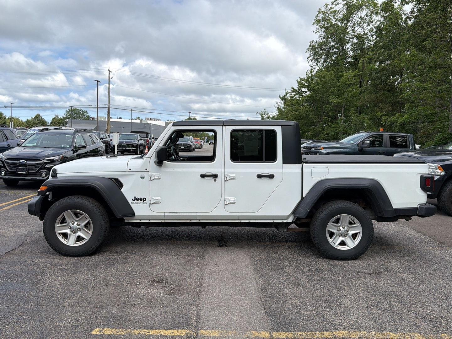Used 2020 Bright White Clearcoat Jeep Sport S image 11