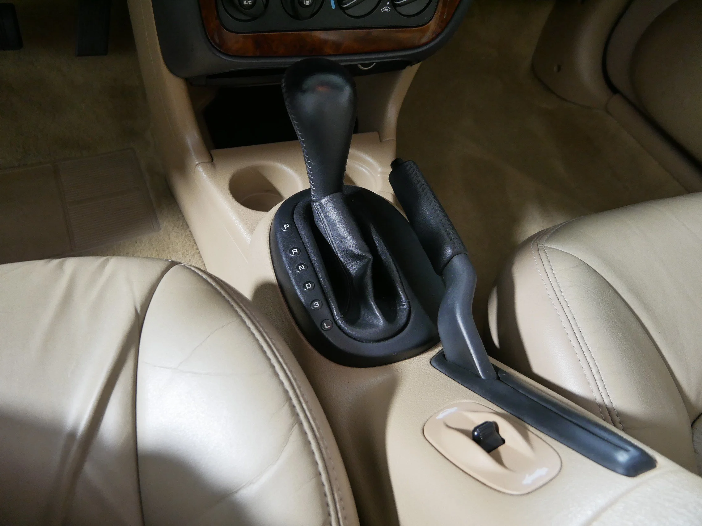 Used 2000 Deep Cranberry Pearl Chrysler JXi image 24