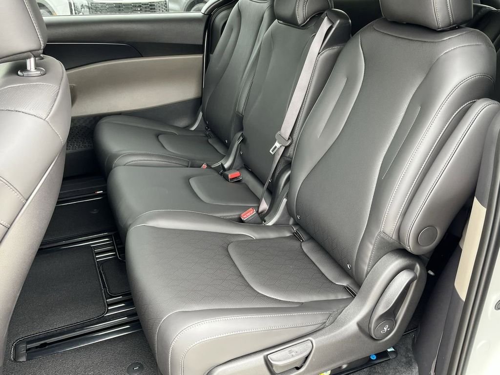 2026 Kia Carnival LXS - Photo 24