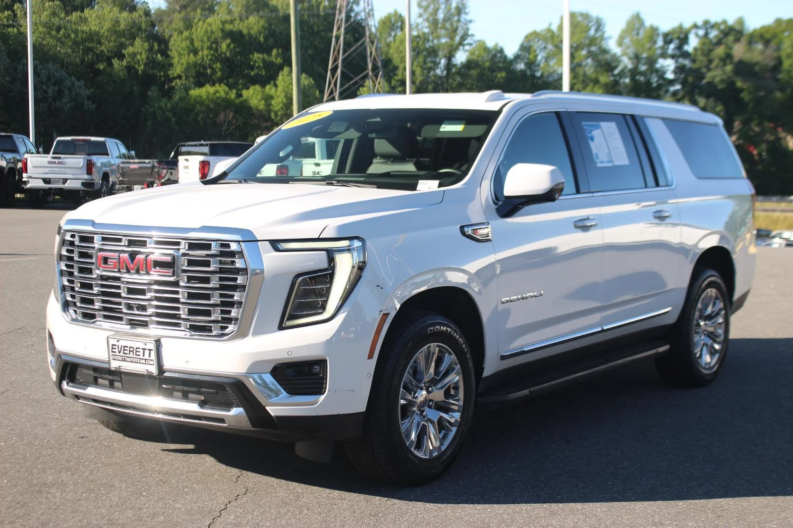 Used 2025 Summit White GMC Denali image 3