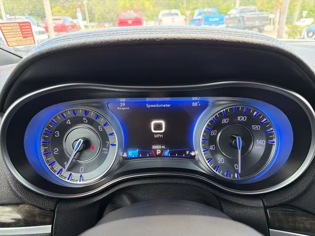 Used 2018 White Chrysler Limited image 29