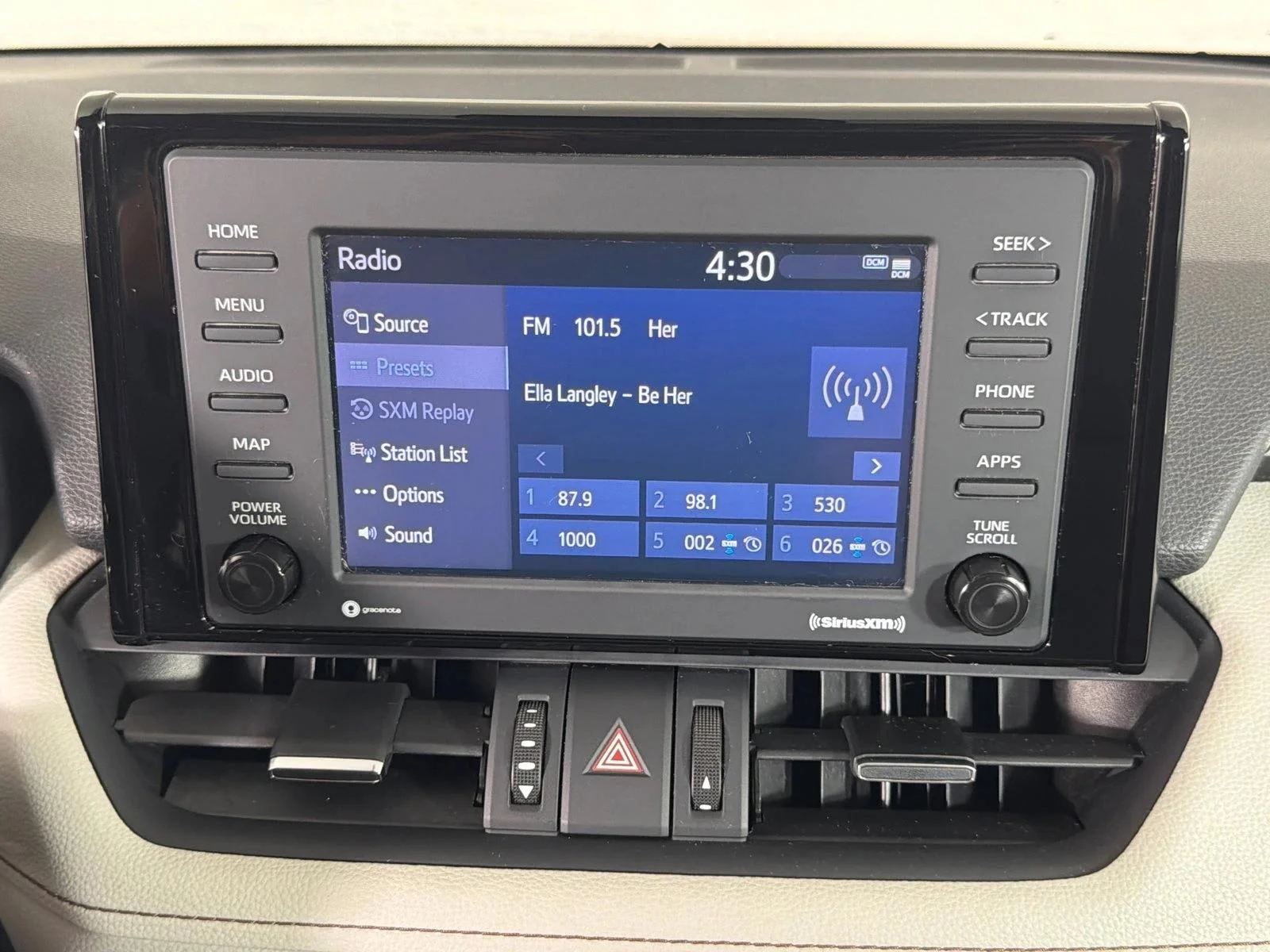 Used 2020 White Toyota XLE Premium image 30
