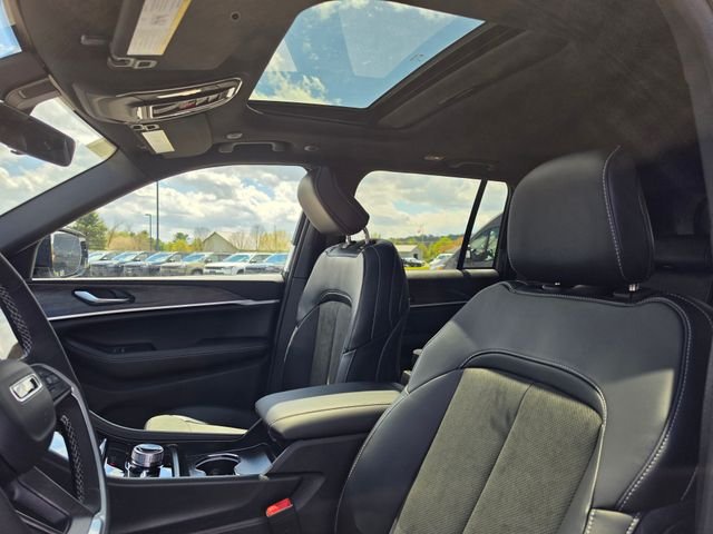 New 2026 Bright White Clear-Coat Exterior Paint Jeep Altitude image 12