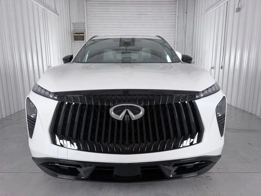 New 2027 RADIANT WHITE INFINITI Luxe AWD image 3