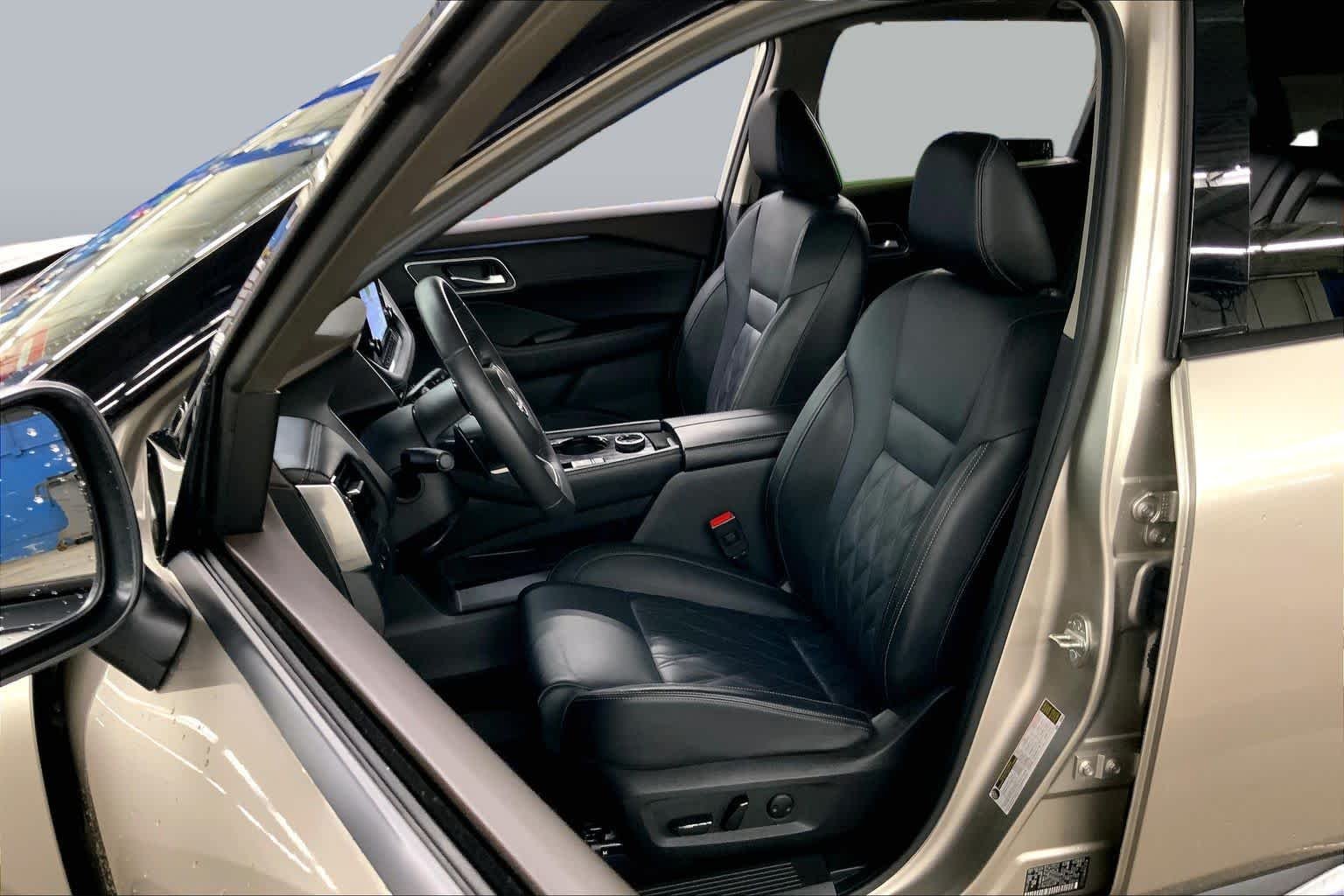 Used 2023 Champagne Silver Metallic Nissan Platinum image 9