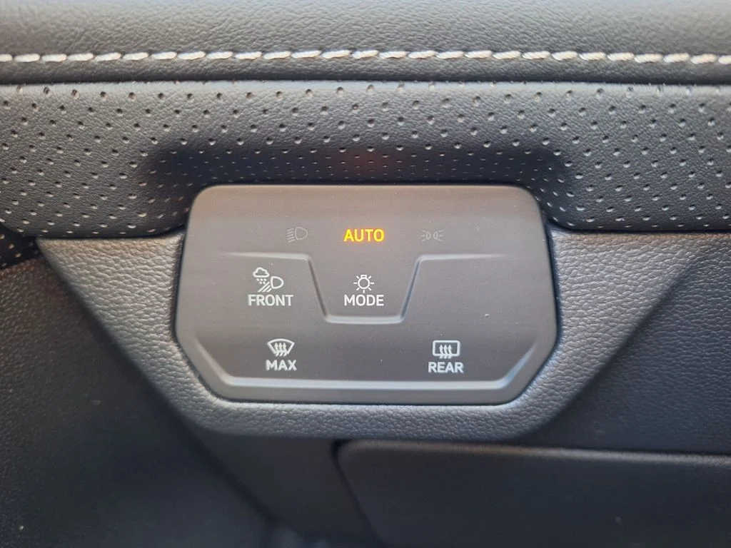 New 2026 White Volkswagen 2.0T SE w/Technology image 12