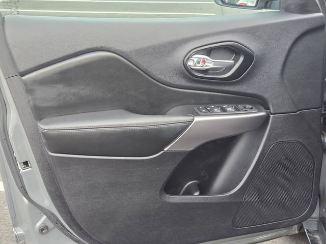 Used 2022 Gray Jeep Latitude Lux image 15