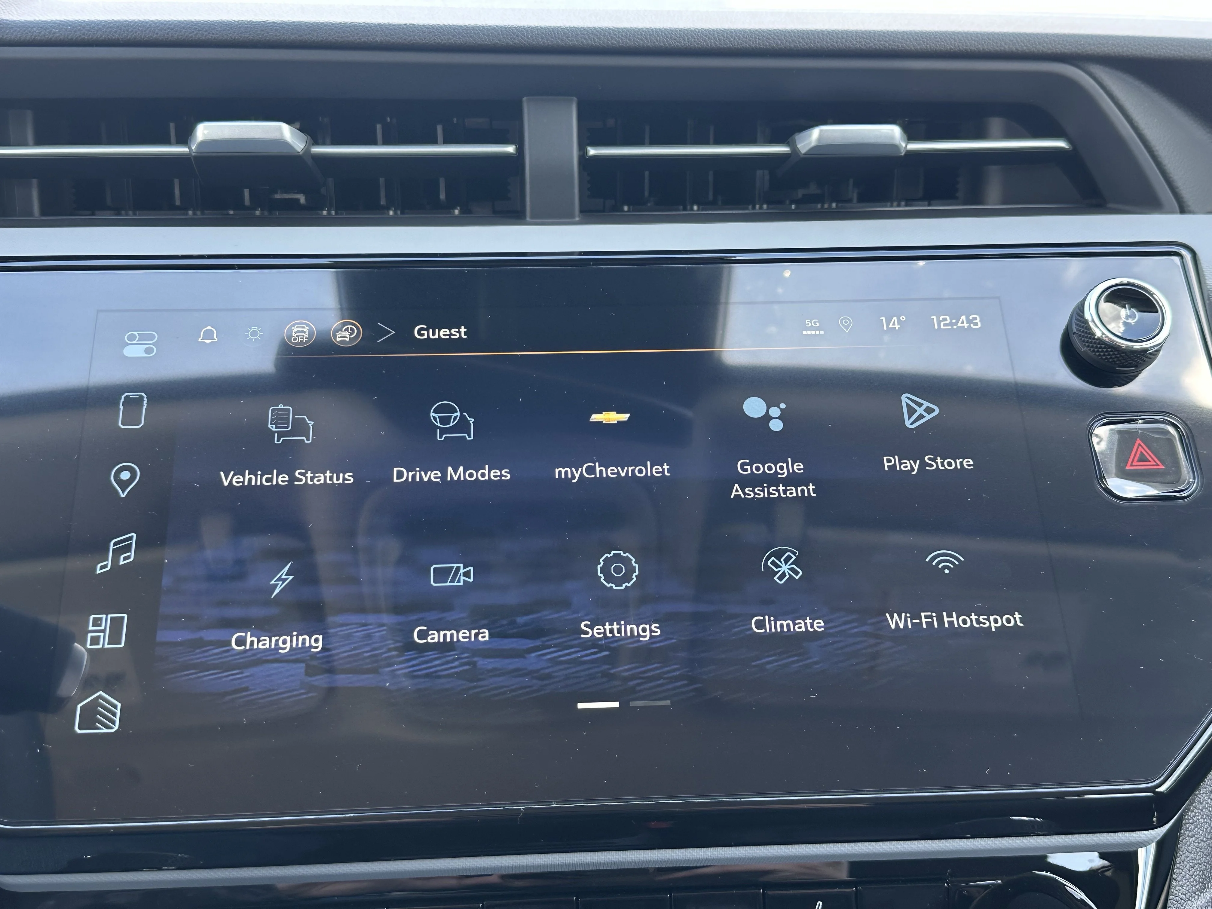 New 2027 Summit White Chevrolet LT image 14