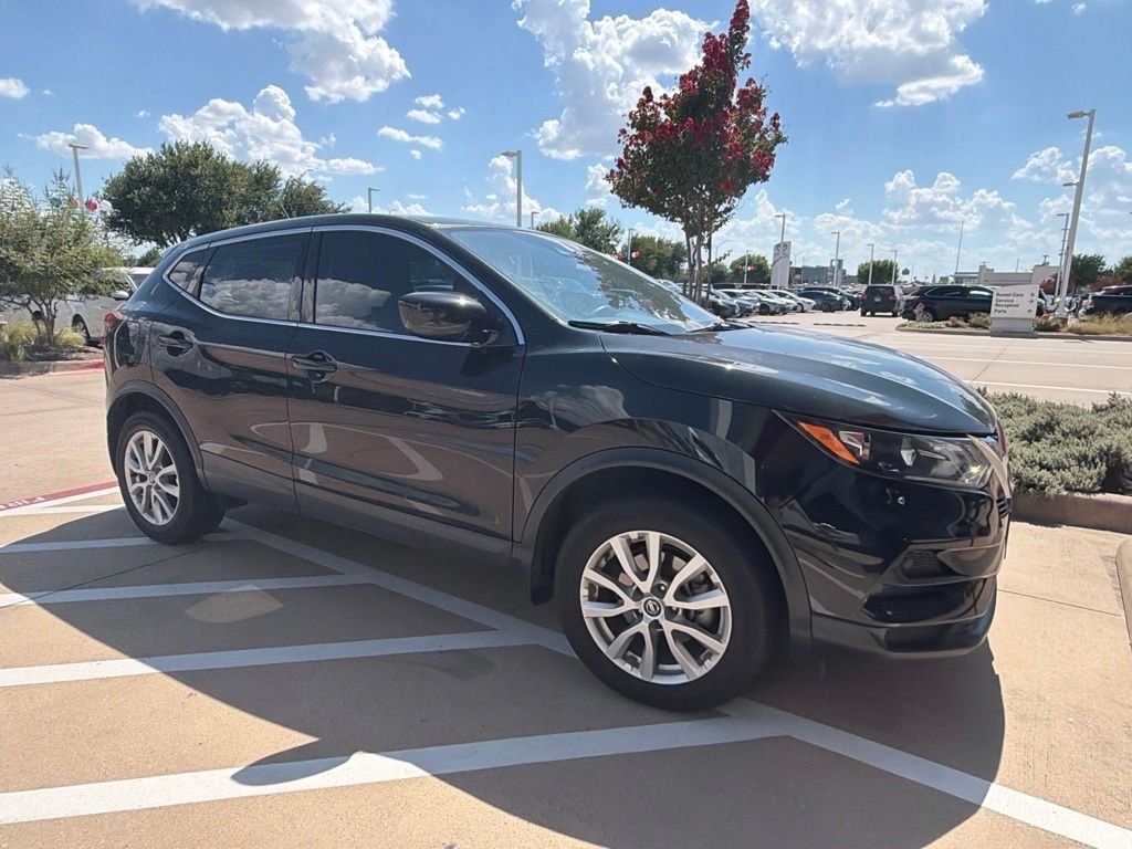Used 2022 Black Nissan S image 7