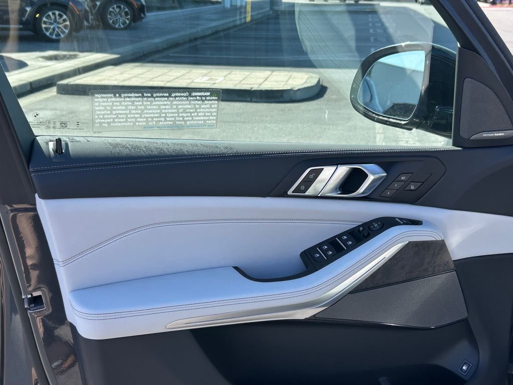 New 2026 Dravit Grey Metallic BMW xDrive50e image 11