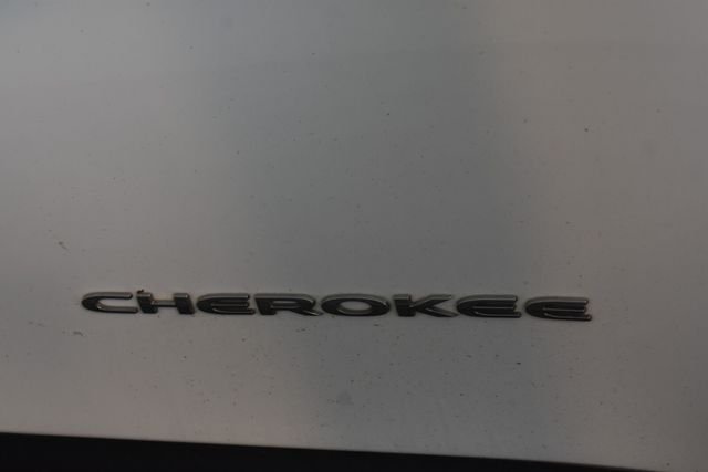 Used 2019 White Jeep Latitude image 11