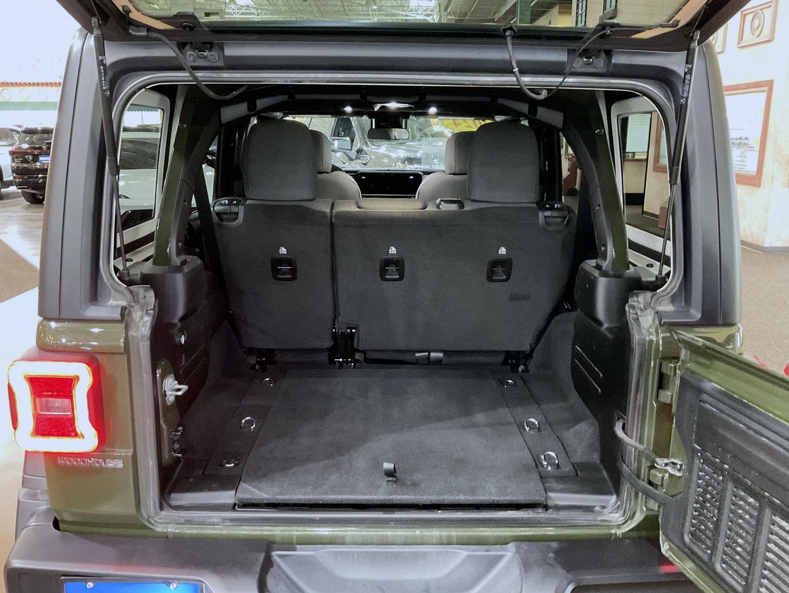 Used 2024 Green Jeep Sport image 21