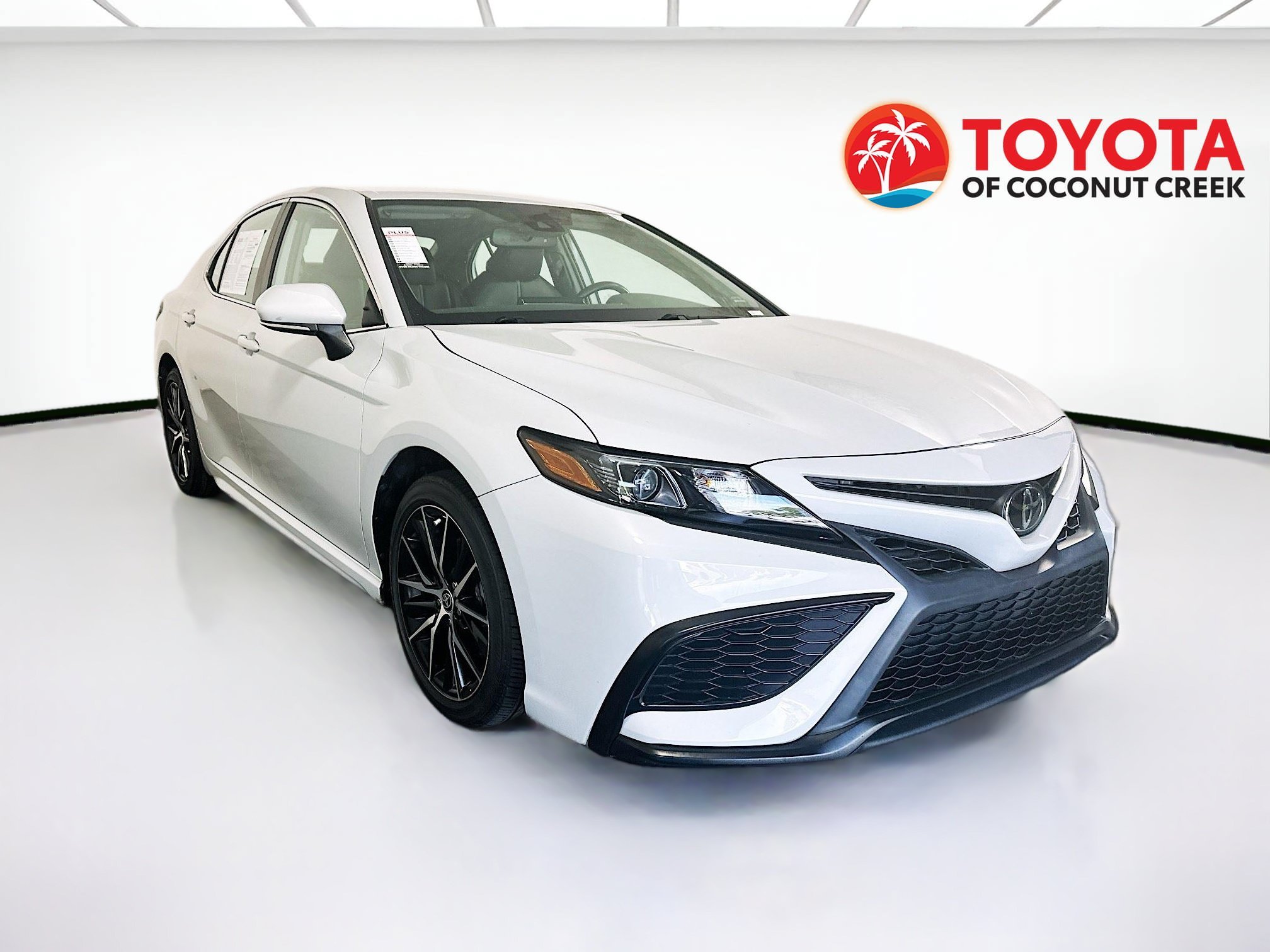 Certified Used 2023 Ice Toyota SE image 1