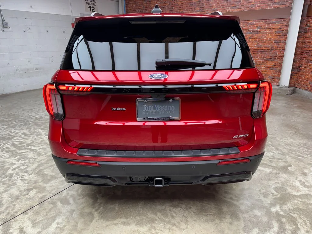 New 2026 Rapid Red Metallic Tinted Clearcoat Ford ST-Line image 4