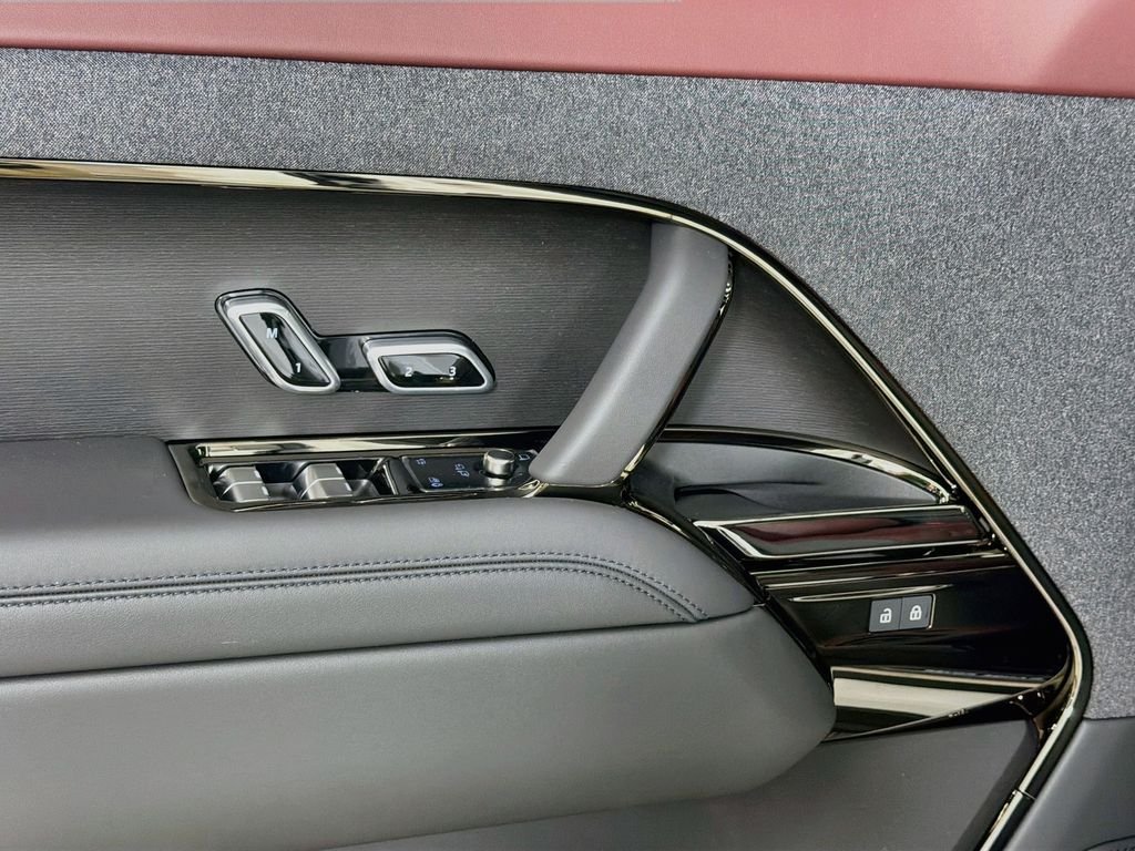 New 2026 Fuji White Land Rover Dynamic SE image 18