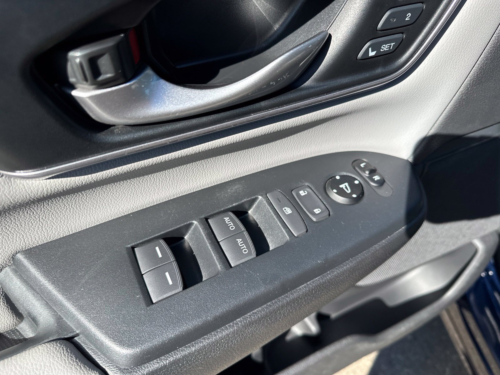Used 2017 Blue Honda EX-L image 19