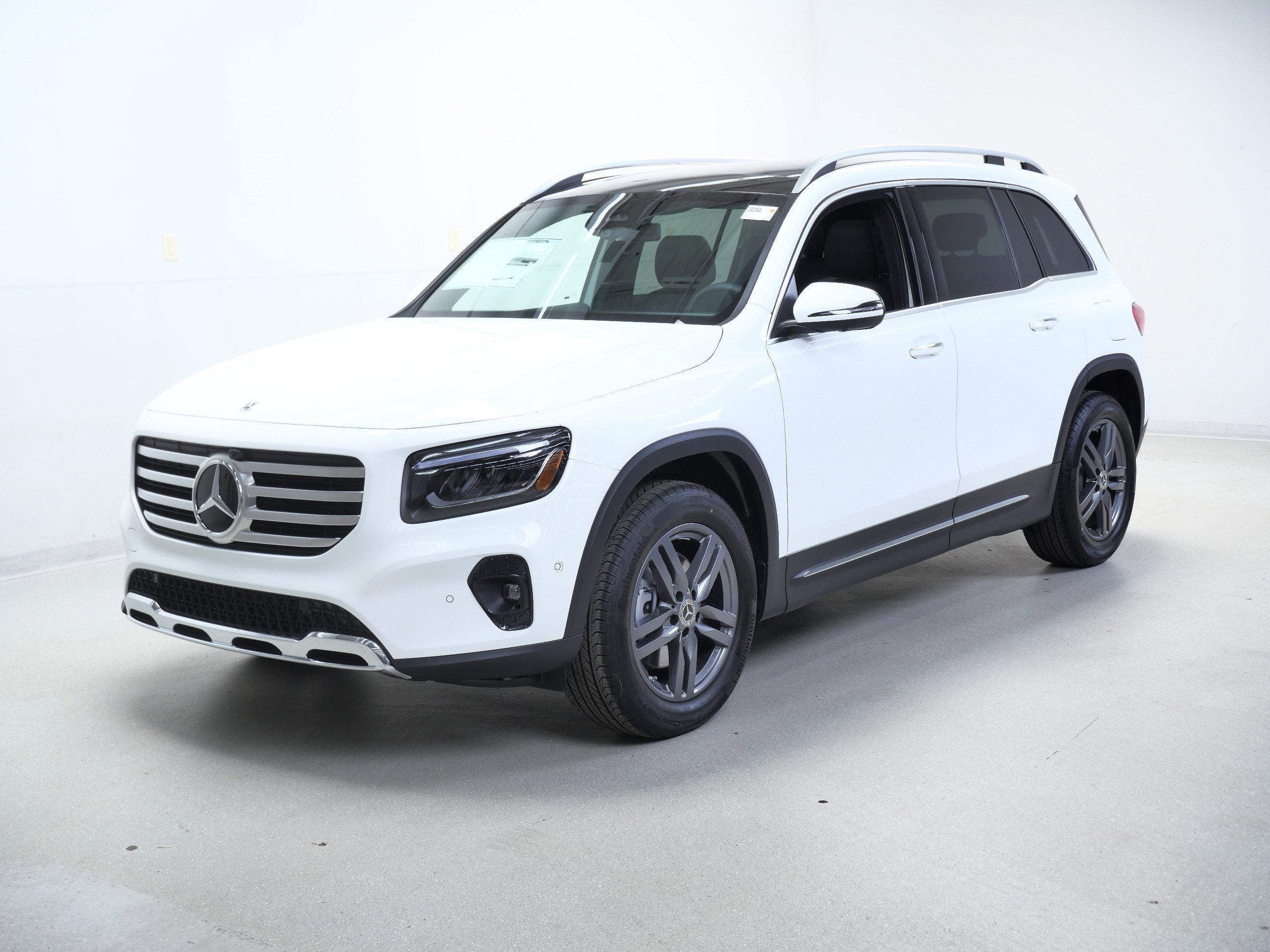 New 2026 Polar White Mercedes-Benz GLB 250 image 4