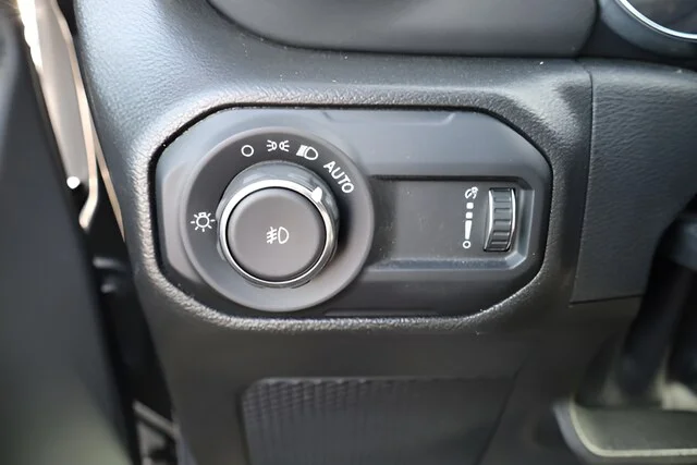 Used 2023 Sting-Gray Clearcoat Jeep Rubicon image 17