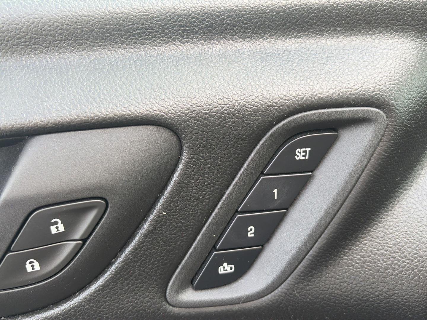 Used 2018 Mineral Metallic GMC Denali image 11