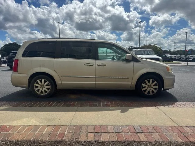 Used 2013 Beige Chrysler Touring image 5
