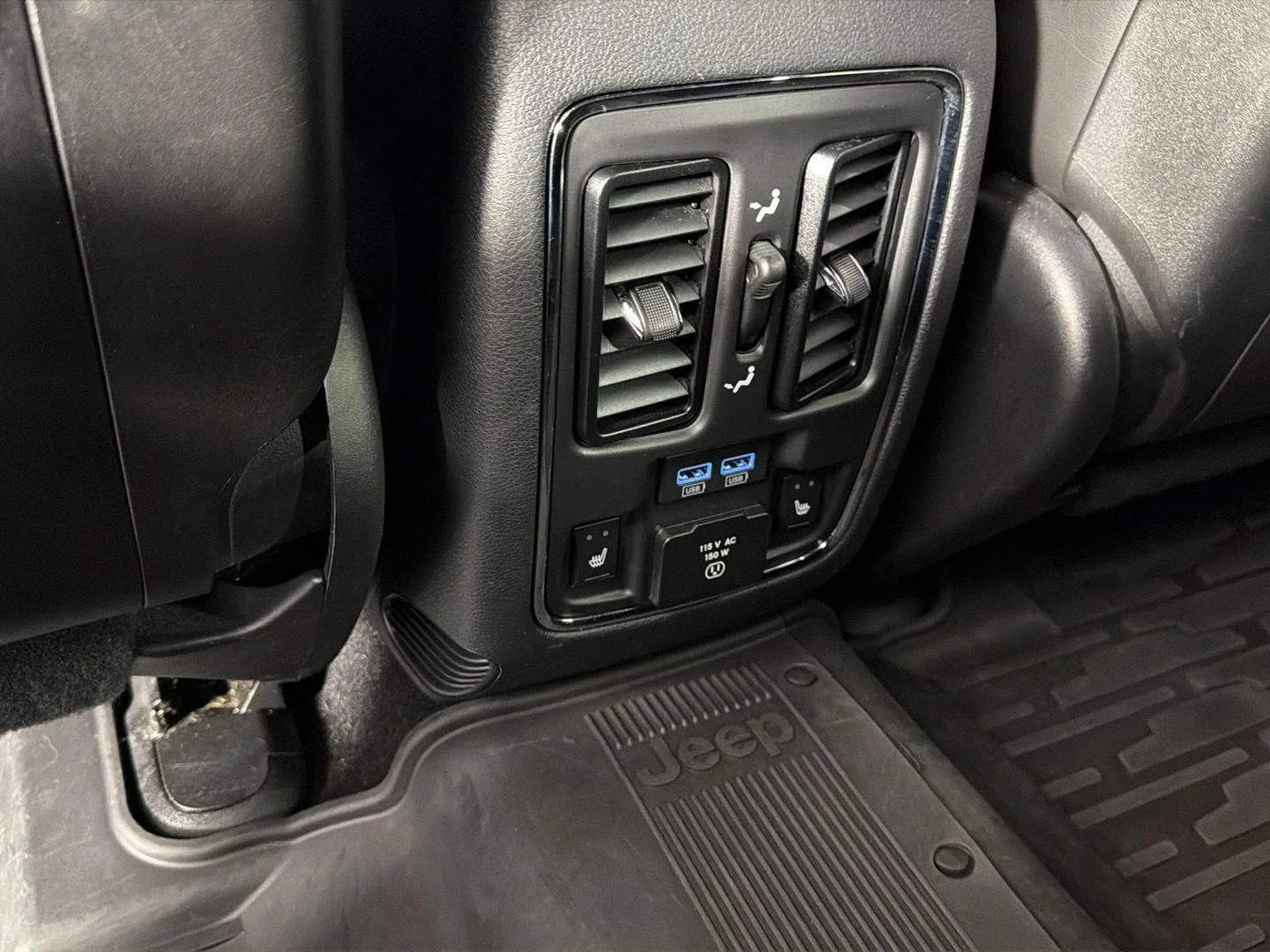 Used 2019 Bright White Clearcoat Jeep Trailhawk image 21