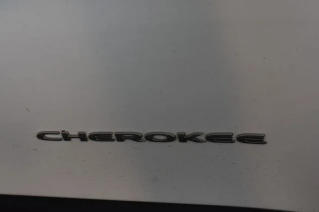 Used 2019 White Jeep Latitude image 11