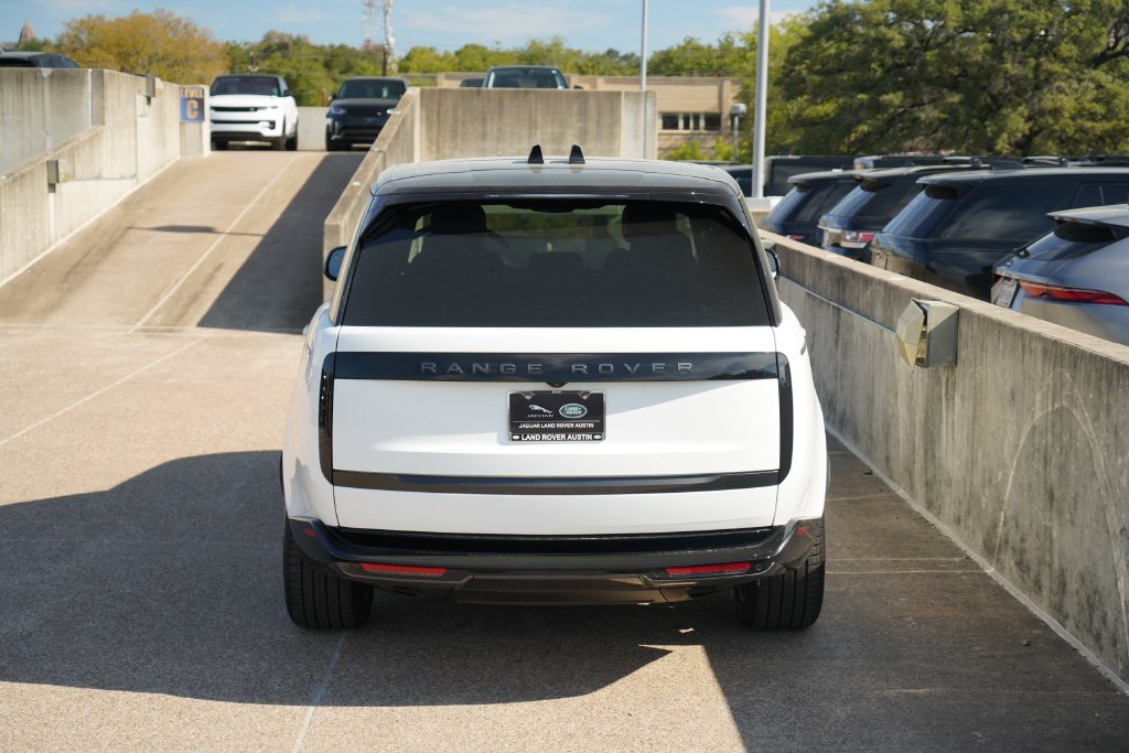 New 2027 Fuji White Land Rover SE image 8