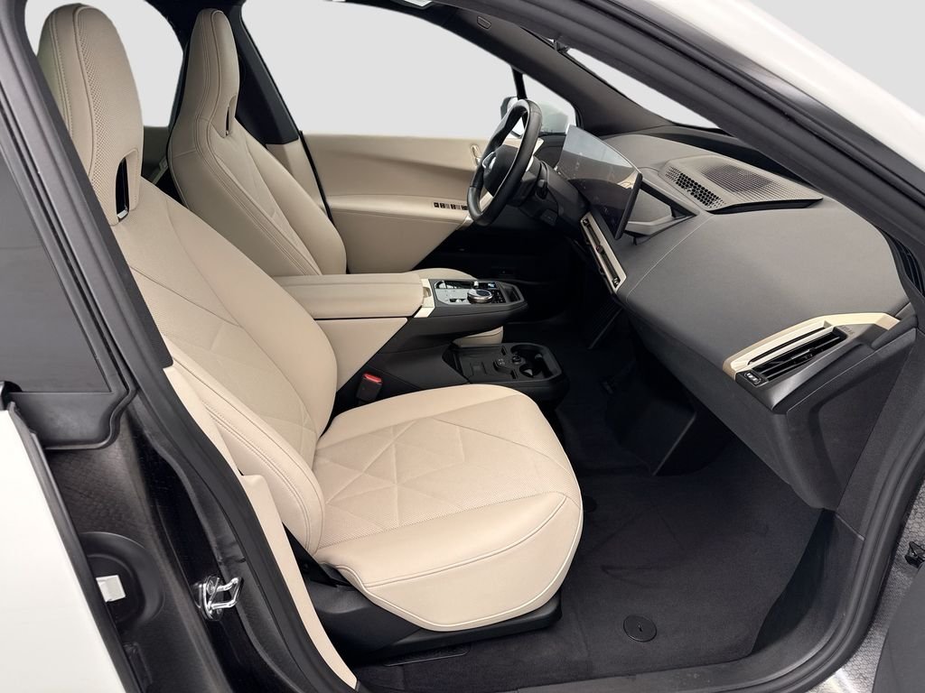 2026 BMW iX 60 - Photo 19