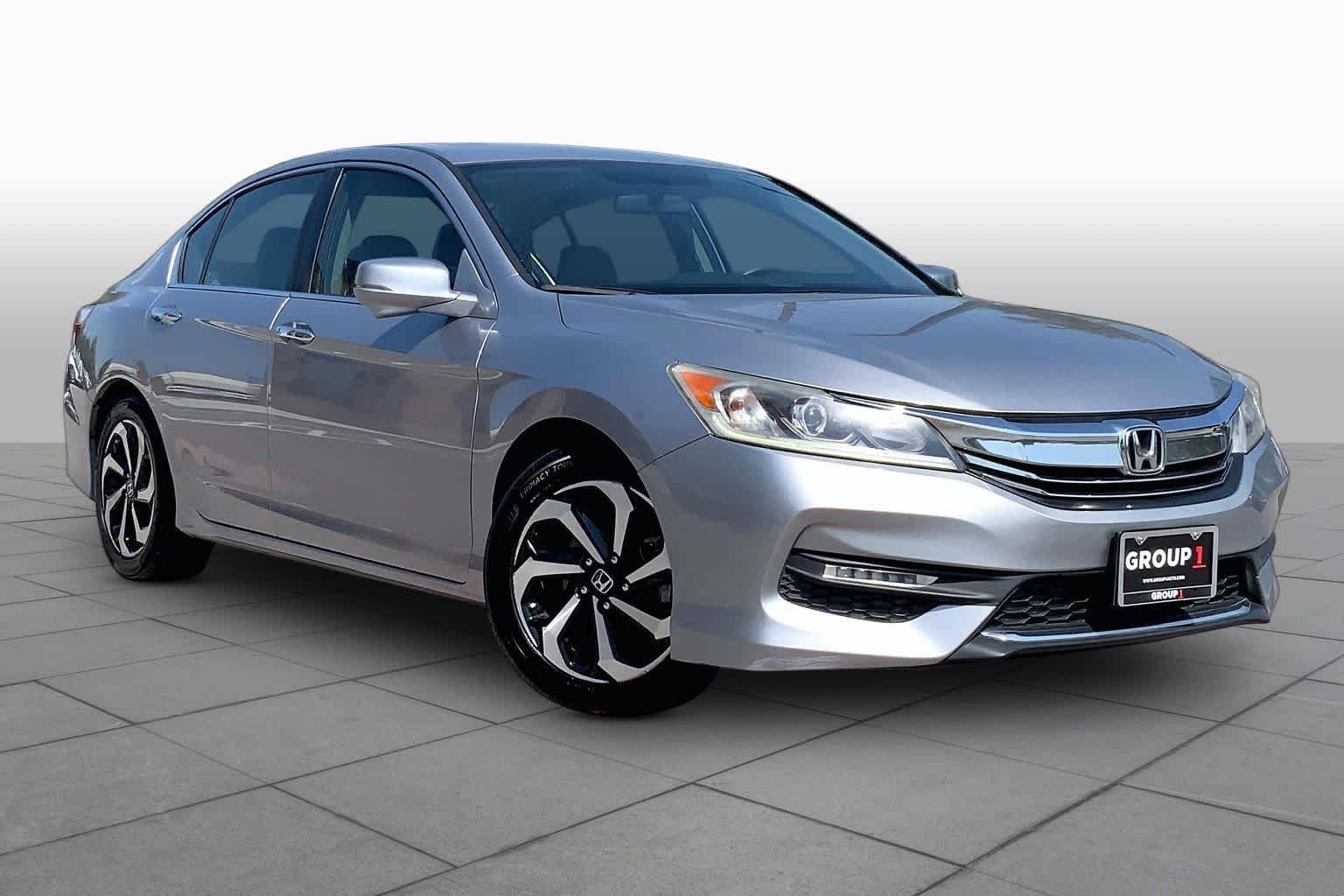 Used 2016 Lunar Silver Metallic Honda EX image 3