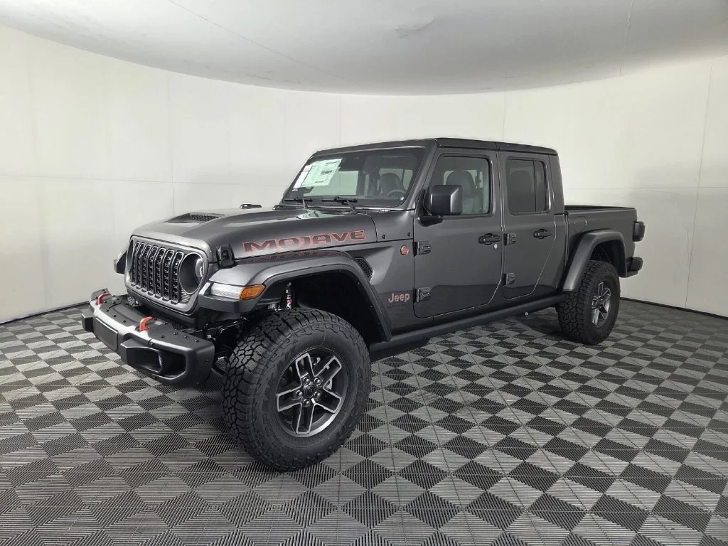 New 2026 Granite Crystal Metallic Clear-Coat Exterior Paint Jeep Mojave X image 4