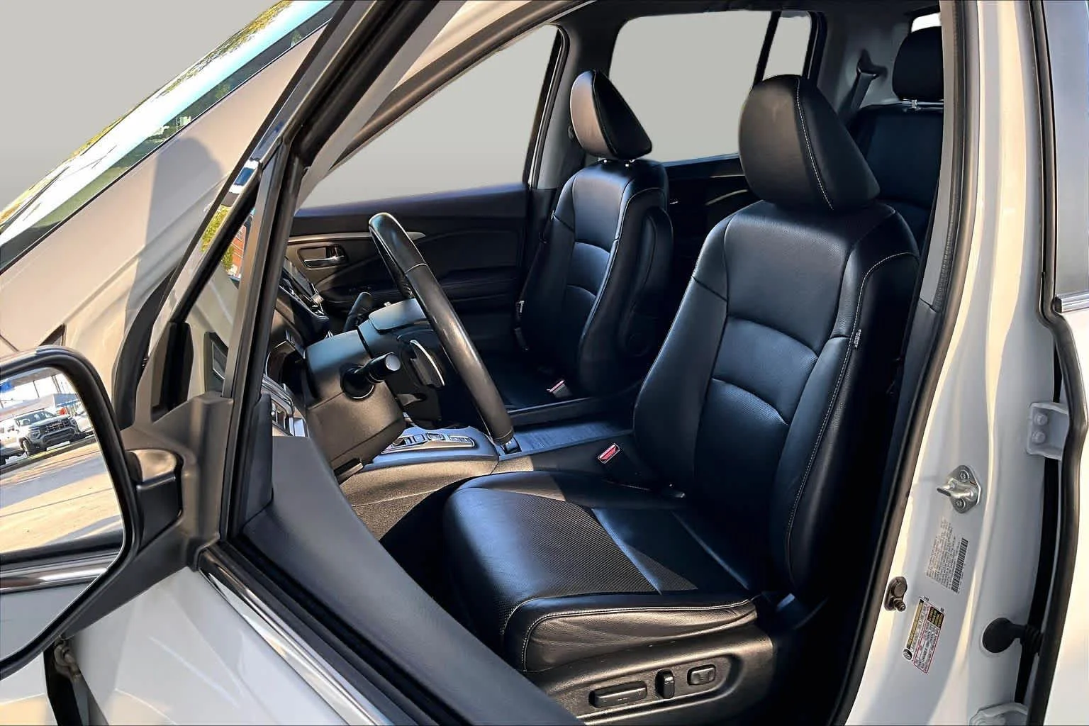 Certified Used 2022 Platinum White Pearl Honda RTL image 8