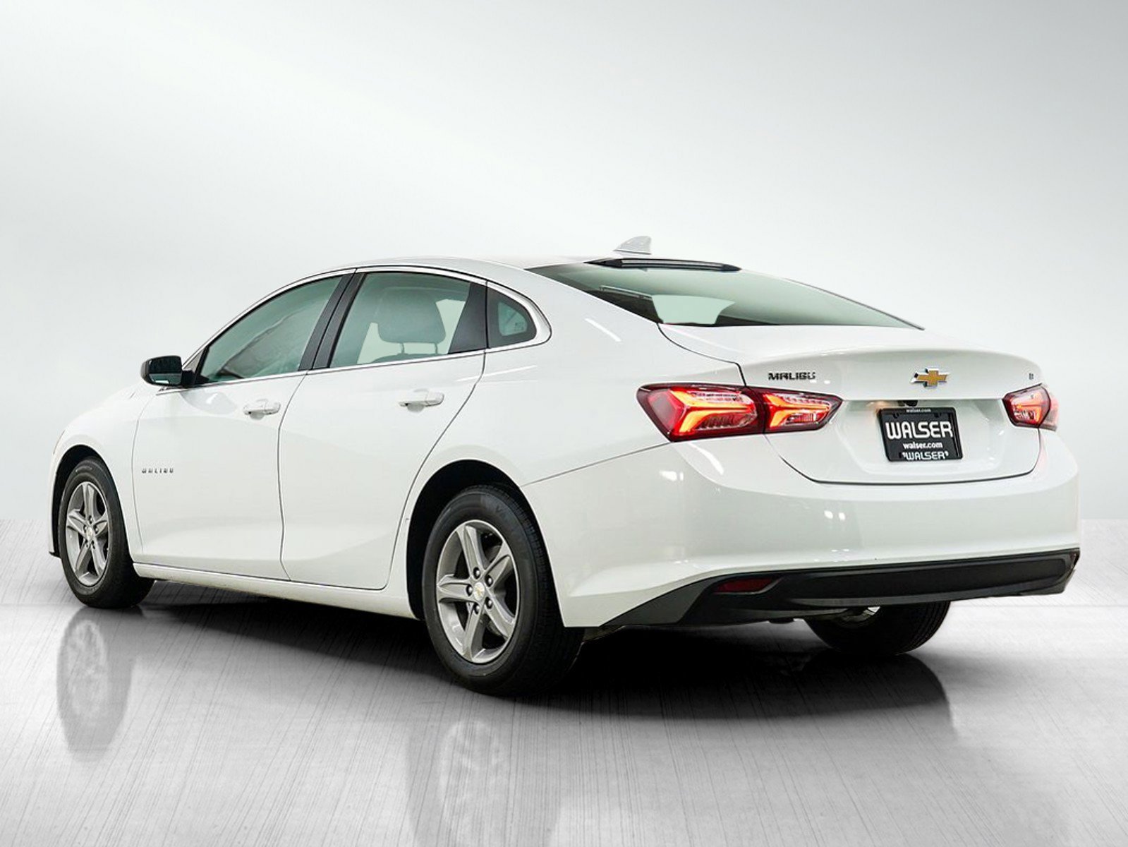 Used 2022 Summit White Chevrolet 4dr Sdn LT image 3