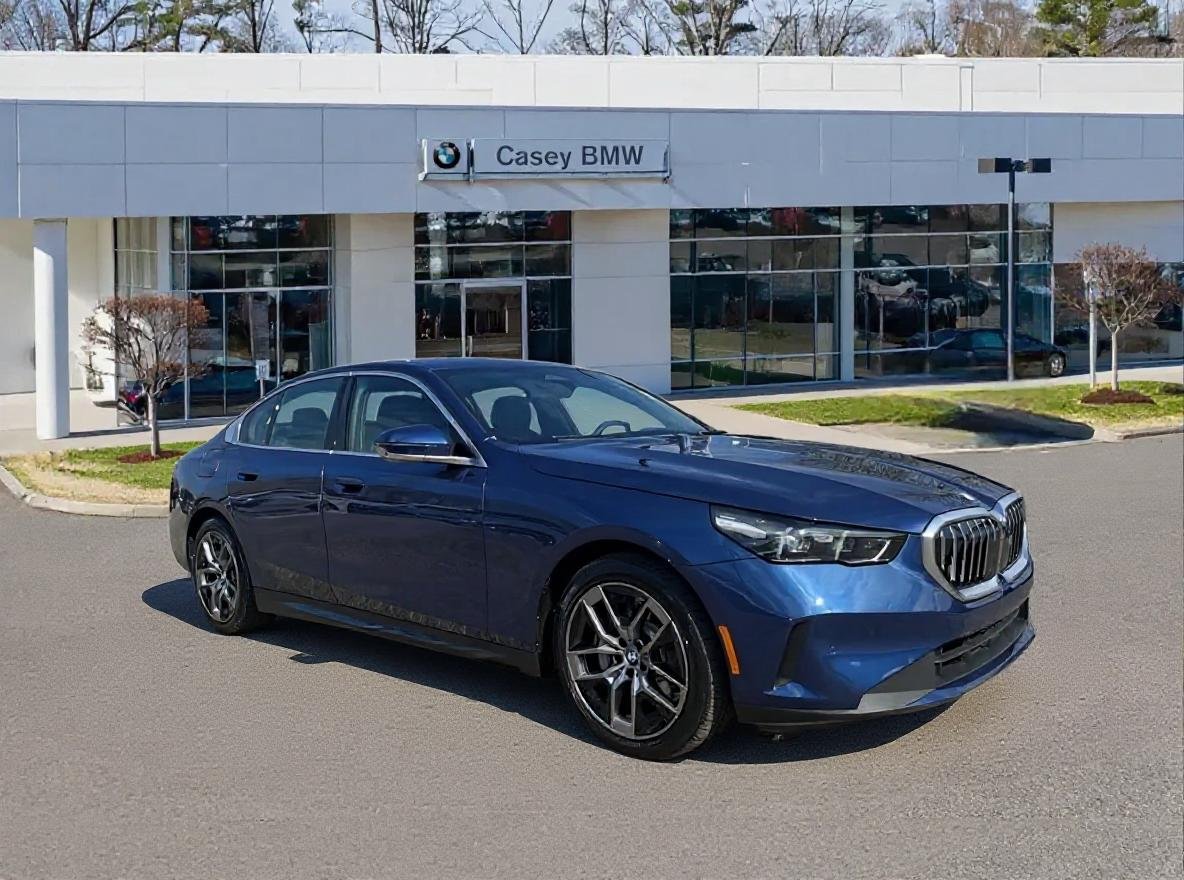 2026 BMW 5 Series 530i xDrive Sedan's photo