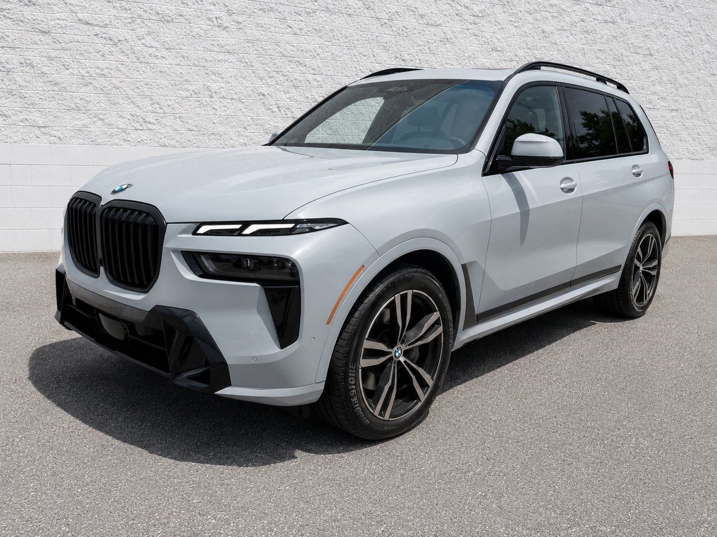 2024 BMW X7's photo