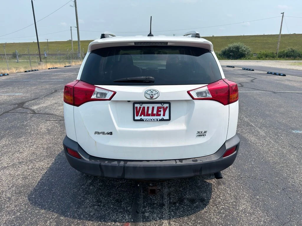 Used 2014 White Toyota XLE image 8