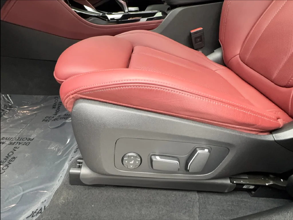 Used 2025 Gray BMW xDrive30i image 25