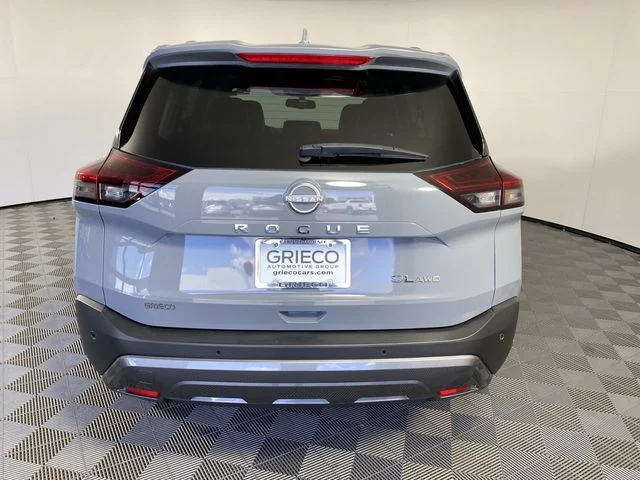 Used 2023 Gray Nissan SL image 7