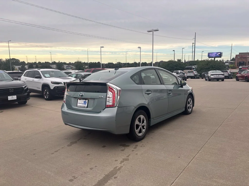 Used 2014 Beige Toyota Three image 5