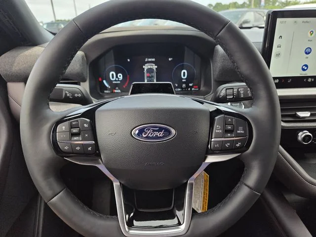 New 2026 Star White Metallic Tri-Coat Ford Platinum™ image 20