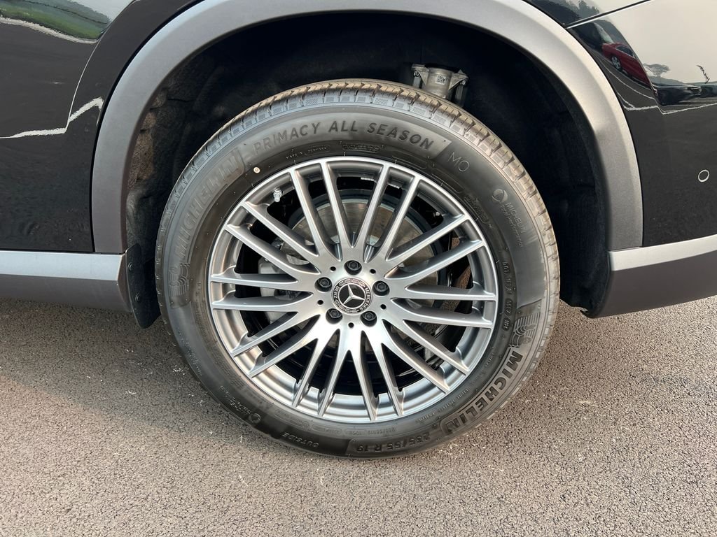 New 2026 Black Mercedes-Benz GLC 300 image 32