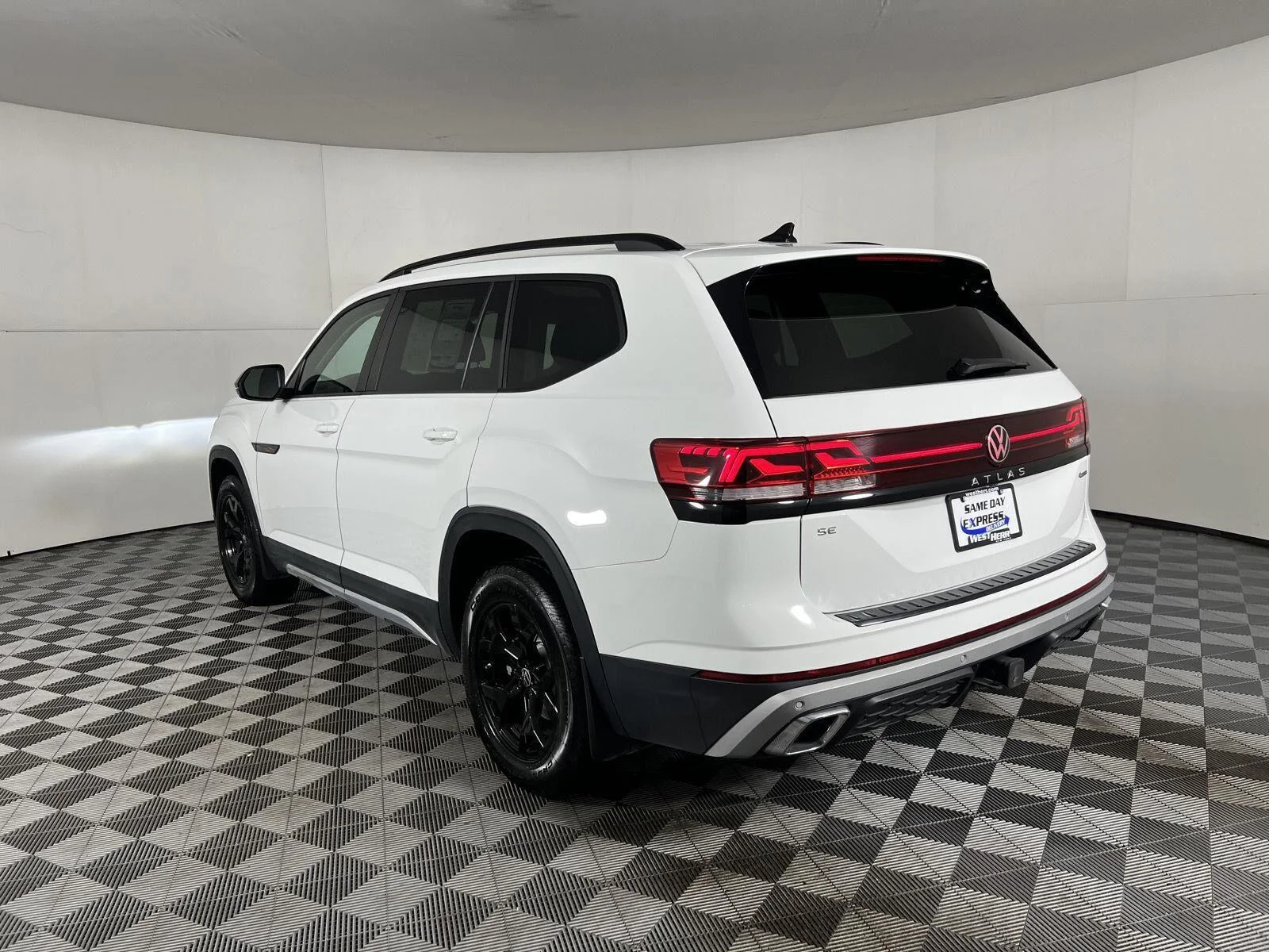 Used 2024 Pure White Volkswagen 2.0T Peak Edition SE w/Technology image 9