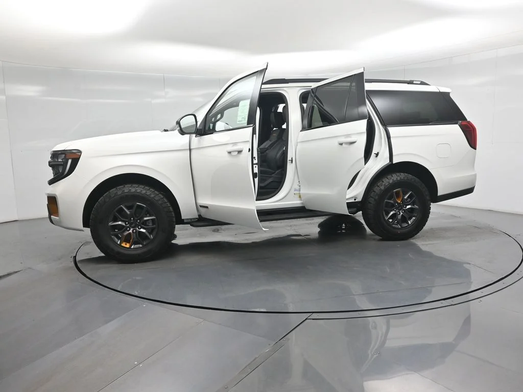 New 2026 Star White Metallic Tri-Coat Ford Tremor image 34
