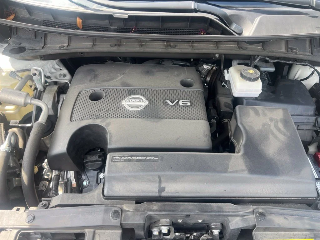Used 2022 White Nissan SL image 17